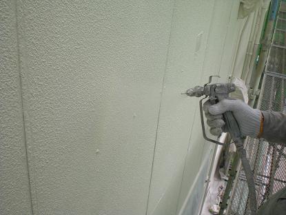 比企郡滑川町 屋根外壁塗装工事 工場 外壁上吹き中 お客様の声 ミヤケン