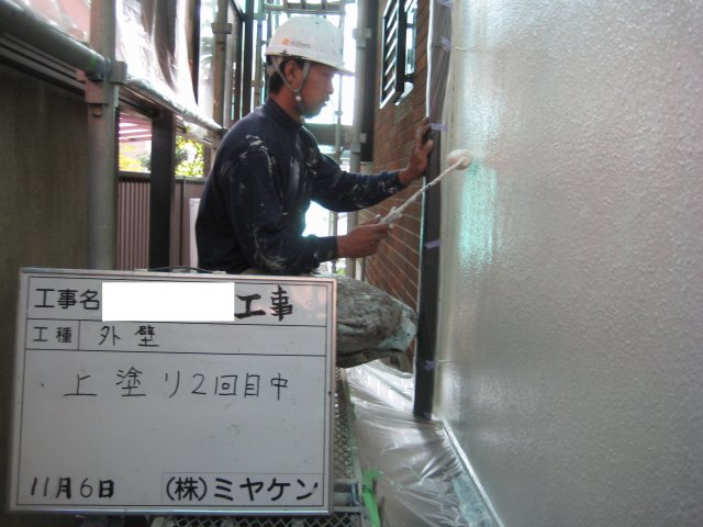 新座市 外壁塗装工事 外壁上塗り2回目 お客様の声 ミヤケン