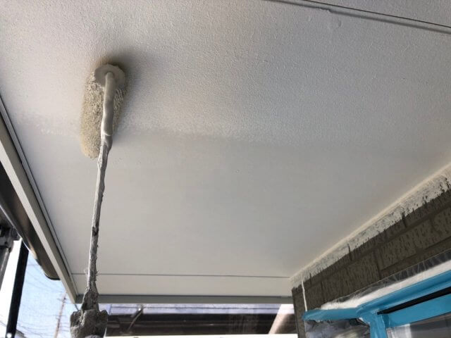軒裏天井 上塗り2回目