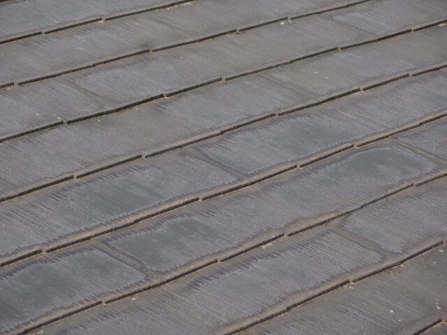 屋根 色褪せ