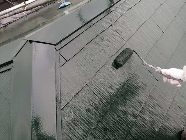 屋根上塗り作業