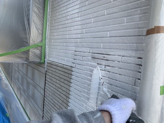 外壁下塗り作業
