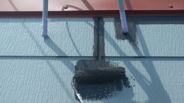 屋根上塗り作業1回目