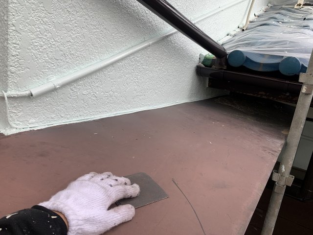 庇屋根 研磨作業