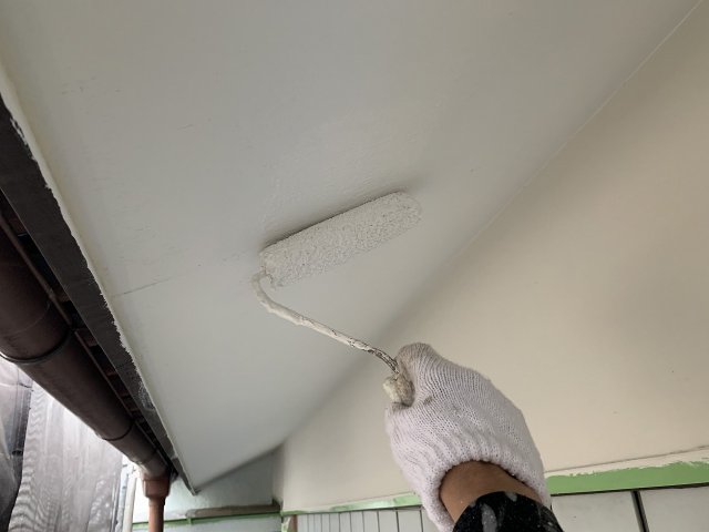 軒裏天井 上塗り作業