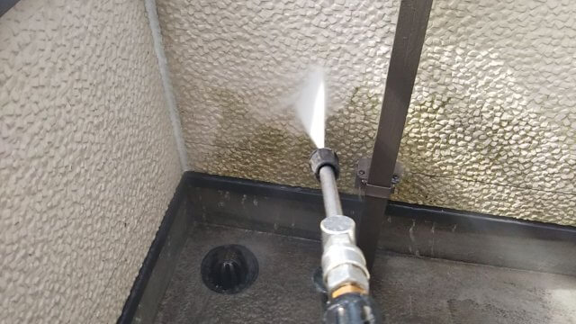 ベランダ壁内側 高圧洗浄