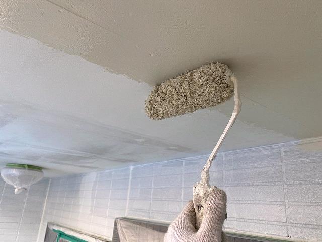 さいたま市北区 外壁塗装工事 軒裏天井施工中 お客様の声 ミヤケン