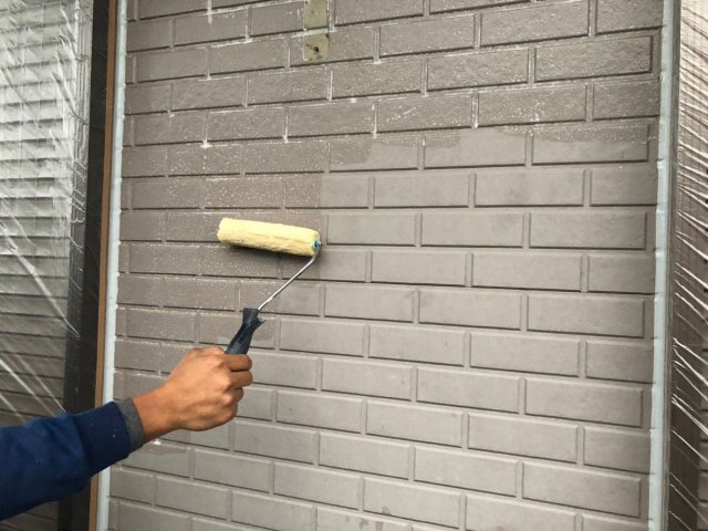 川越市 屋根外壁塗装工事 アパート 外壁下塗り1回目 お客様の声 ミヤケン