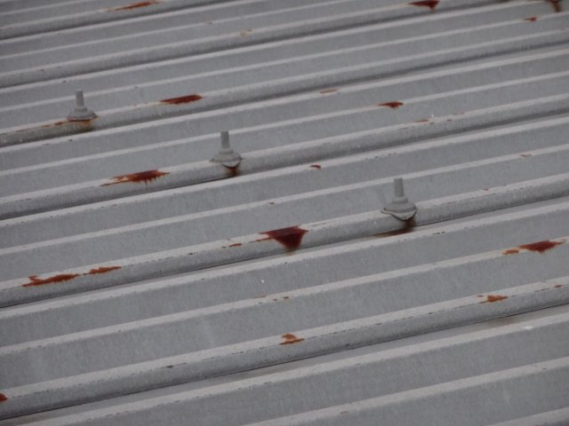 屋根塗装のタイミング 屋根サビの付着 ミヤケン