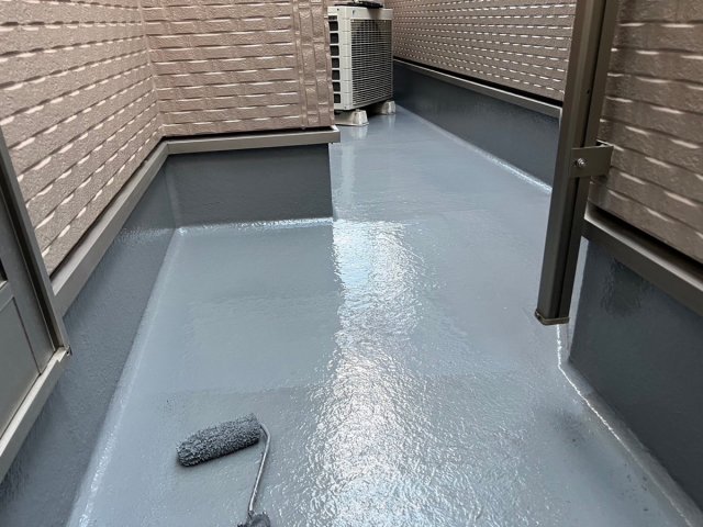 さいたま市桜区 屋根外壁塗装工事 ベランダ防水施工中 お客様の声 ミヤケン