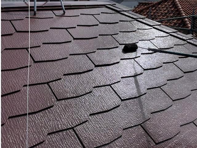 さいたま市大宮区 屋根外壁塗装 屋根上塗り作業 ミヤケン