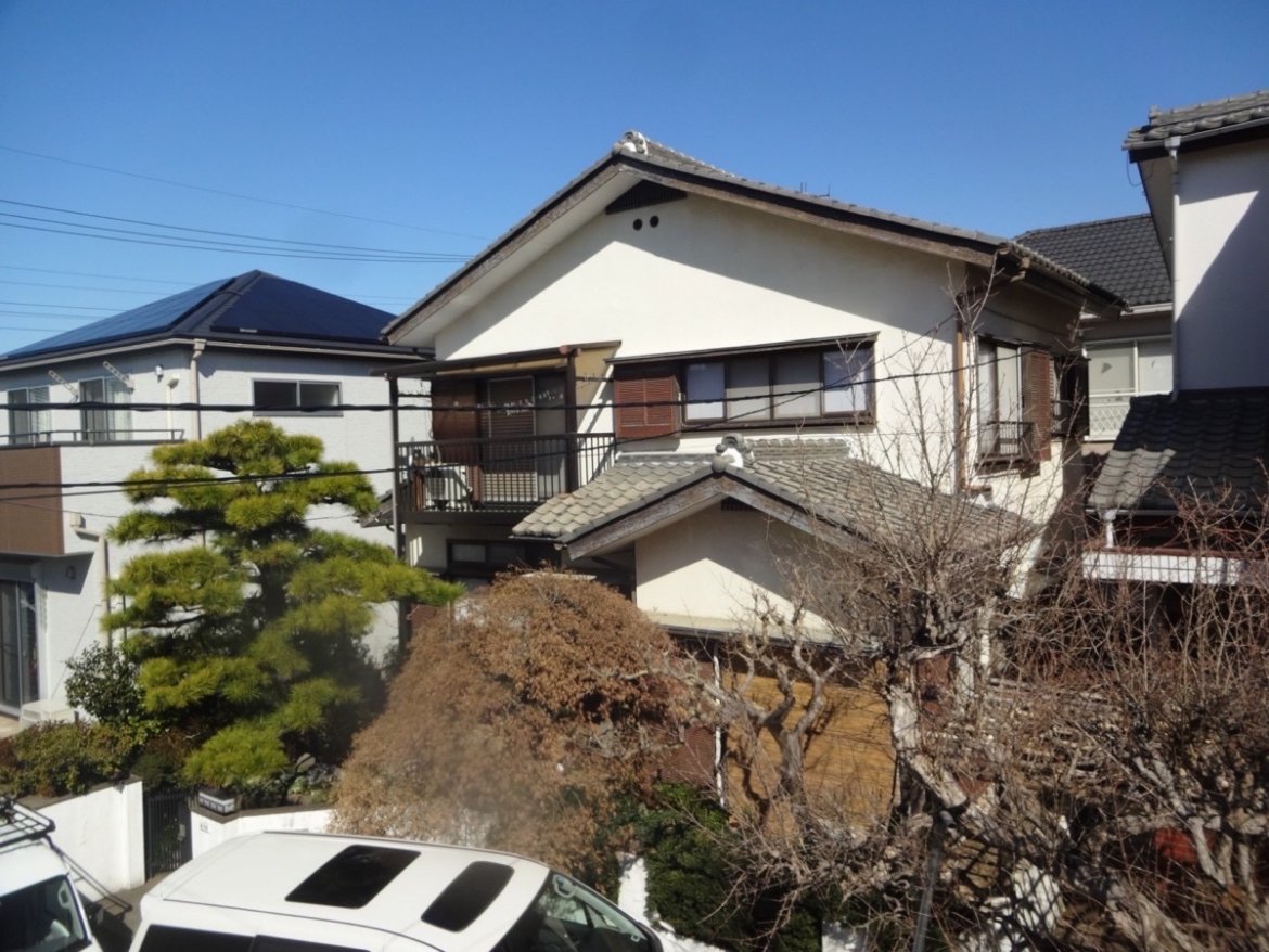 埼玉県鶴ヶ島市脚折町M様 ひび割れ・ツタの付着を改善した外壁塗装工事 施工前