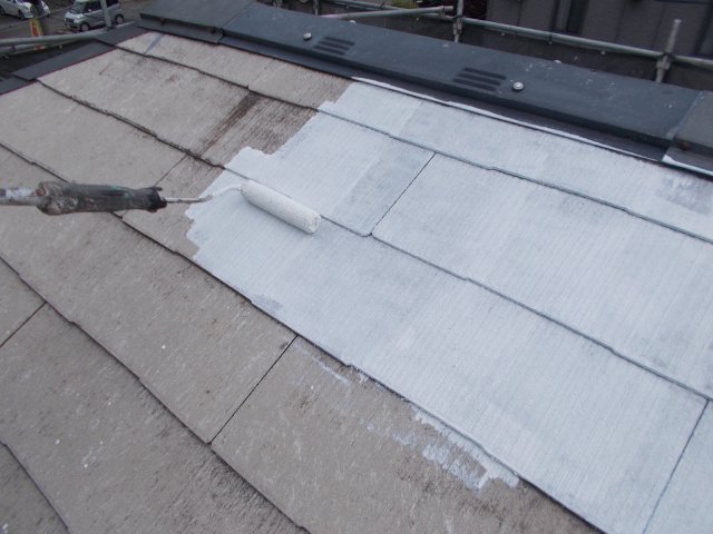 川越市小仙波町 屋根塗装 下塗り作業