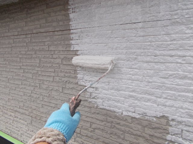 川越市小仙波町 外壁塗装 下塗り作業 ミヤケン