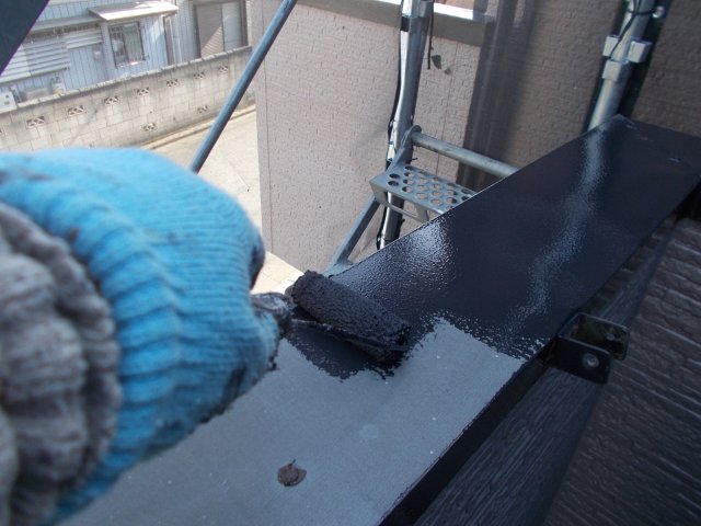川越市小仙波町 笠木 上塗り作業