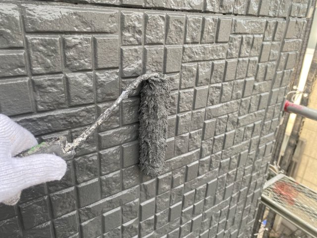 さいたま市桜区 屋根カバー外壁塗装 外壁 メイン 上塗り 2回目 ミヤケン