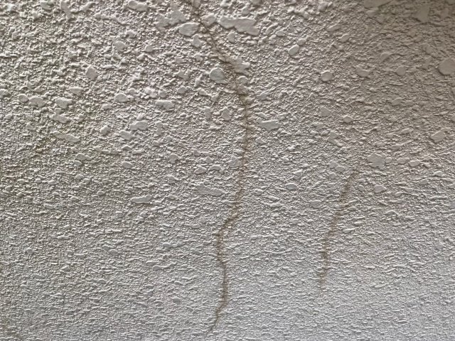 上尾市 屋根外壁塗装 外壁 ひび割れ ミヤケン