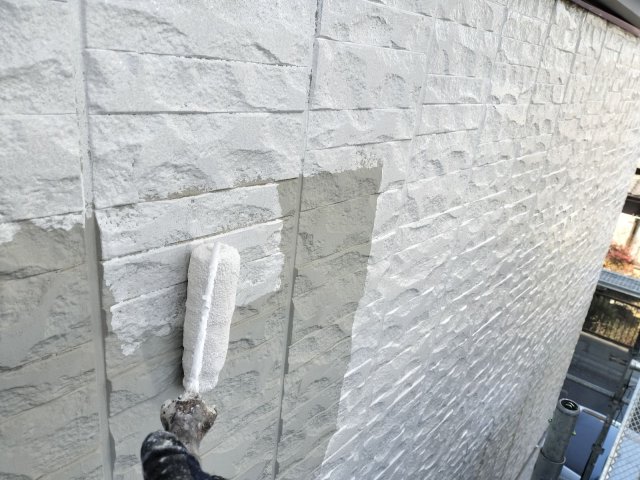 川越市大塚 外壁塗装 外壁 下塗り1 ミヤケン