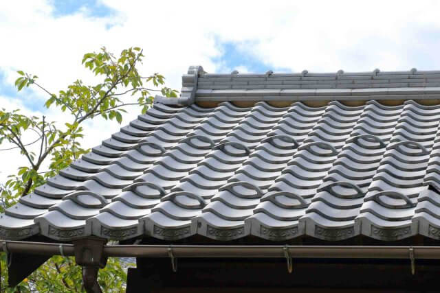 塗装が不要な日本瓦(陶器瓦)