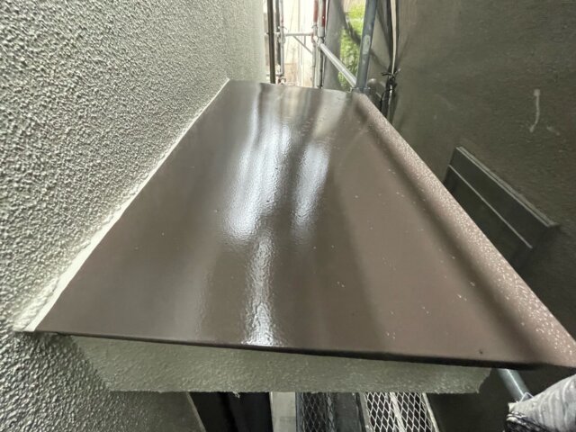 さいたま市緑区の庇屋根の塗装作業の写真 ミヤケン