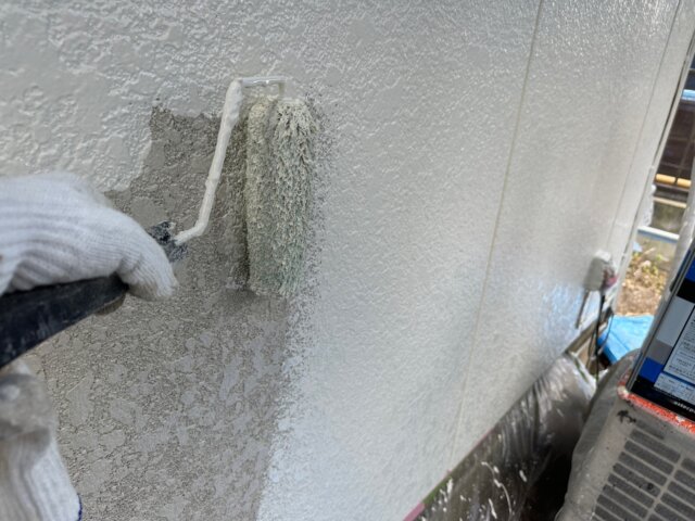 さいたま市北区宮原町の外壁の上塗り1回目の写真 ミヤケン