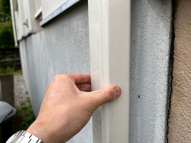 ミヤケン|フッソUVコート塗装の雨樋のへこみ・はがれ確認
