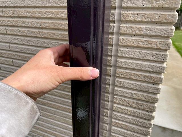 ミヤケン|フッソUVコート塗装の雨樋のへこみ・はがれ確認