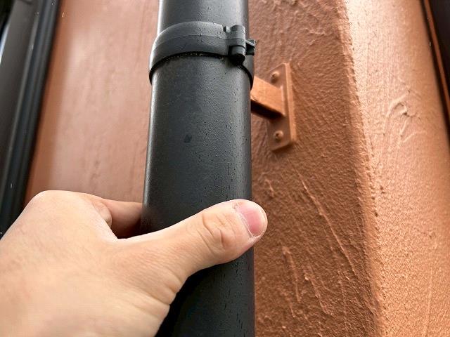 ミヤケン施工｜ふじみ野市松山 雨樋5年後の塗膜状態