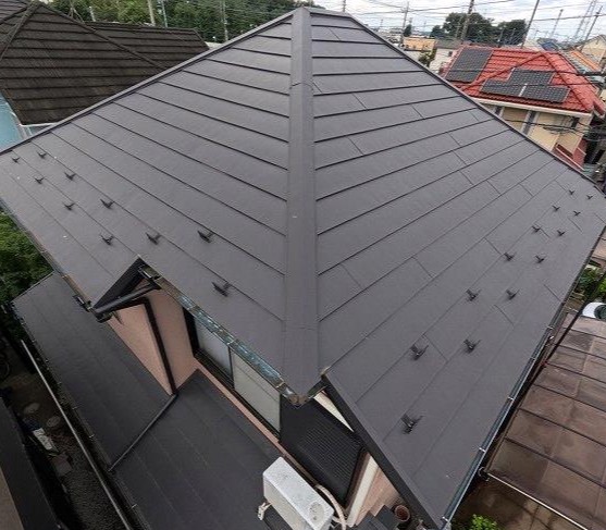 ミヤケン施工|ふじみ野市新駒林町 スレート屋根3年後の遮熱シリコン塗料の塗膜状態