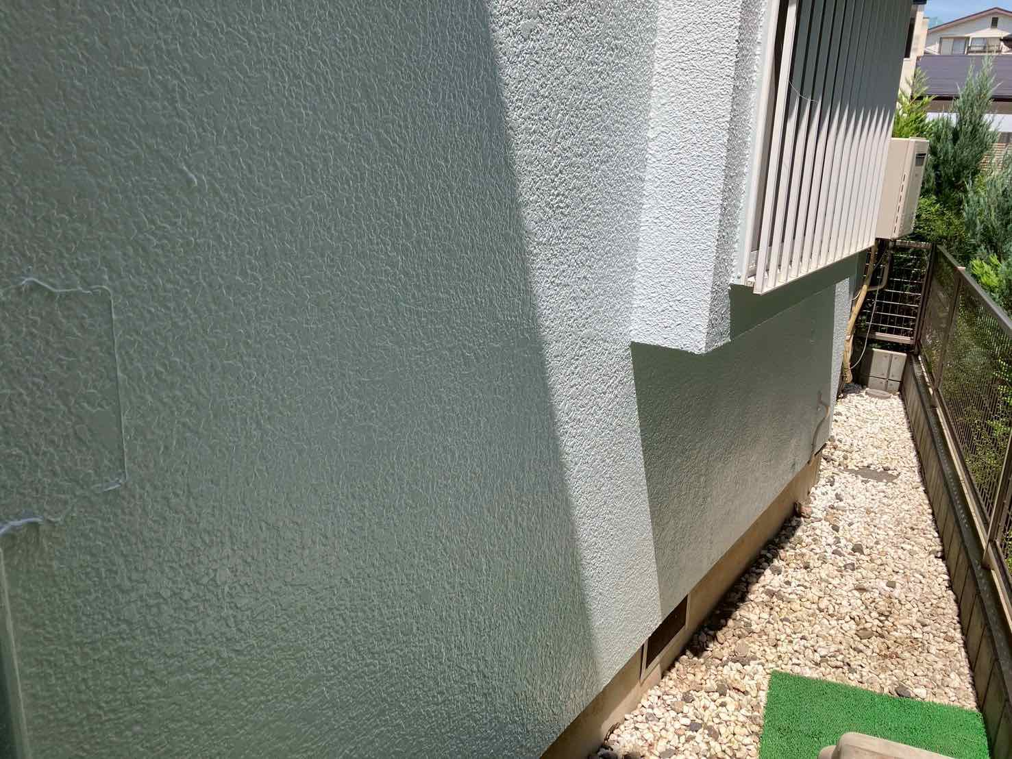 さいたま市中央区上峰のガルバリウム屋根をミヤケンが高所カメラで3年点検する様子